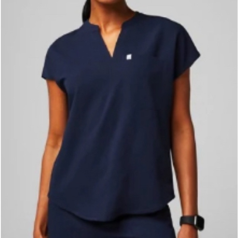 Fabletics Evolve Scrub Top